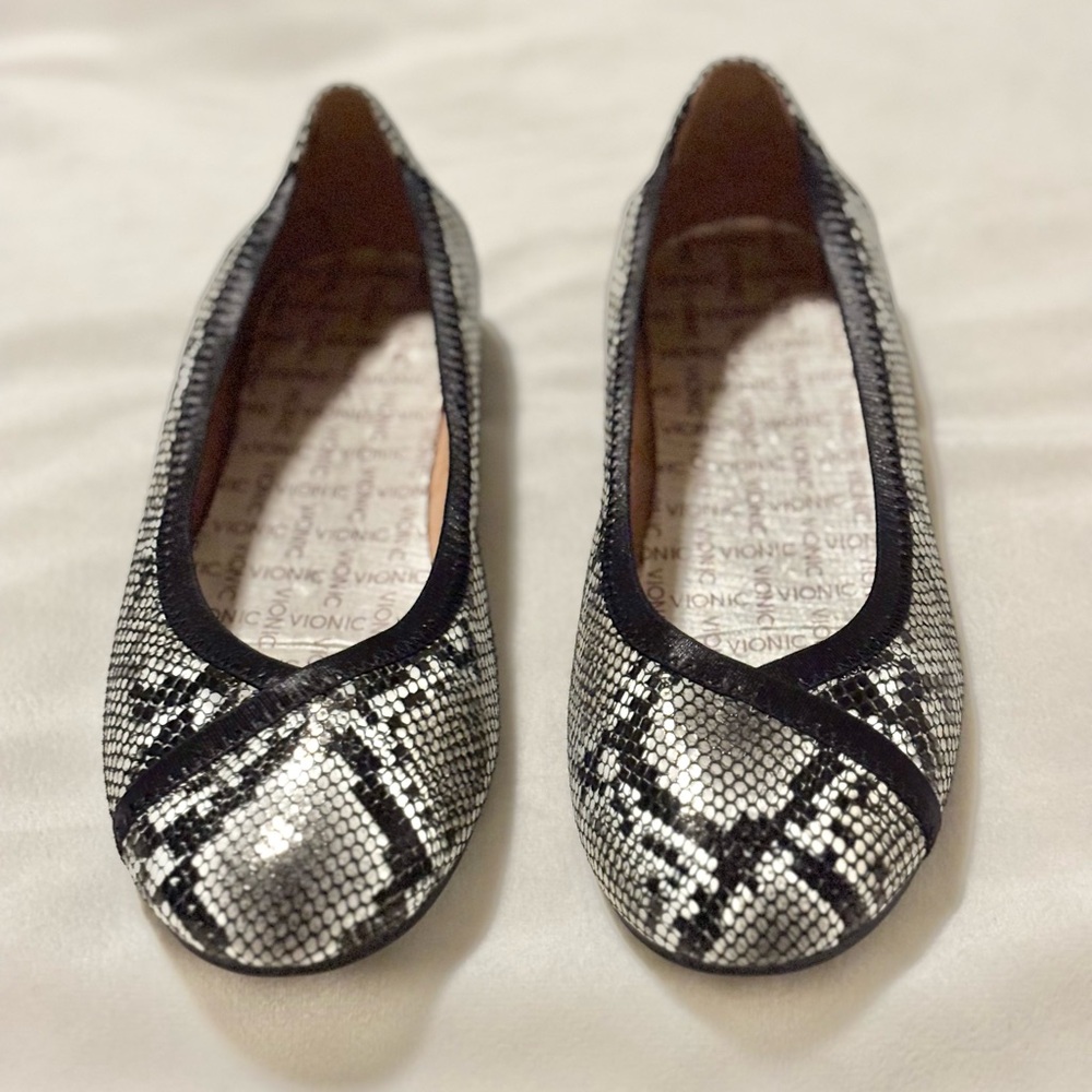 Vionic Shoes Flats NO INSERTS Carroll Snake Womens 7 Black White Ballet Slip On